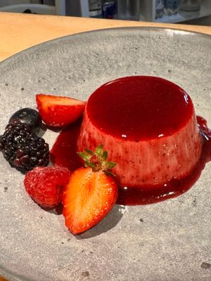 Panna cotta ai frutti di bosco  at Ristoro Dantesca in Pisa