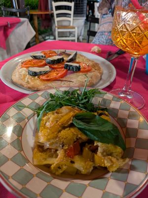 Vegan pepper lasagna and pizza vegan gorgonzola at Ristoro Dantesca in Pisa