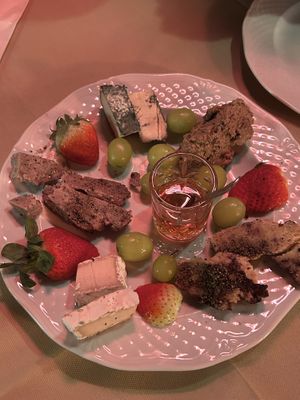 Tagliere di formaggi vegan #Veganuary at Ristoro Dantesca in Pisa