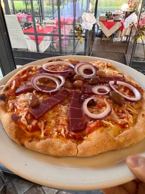 Pizza tonno veg  at Ristoro Dantesca in Pisa