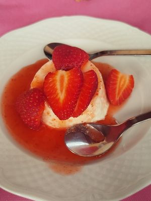 Panna cotta at Ristoro Dantesca in Pisa