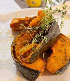Baked pumpkin with thyme and vegan honey at Ristoro Dantesca in Pisa