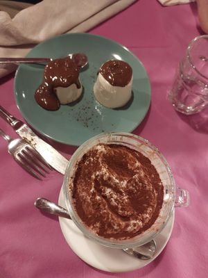 Panna cotta con nutella e Tiramisu at Ristoro Dantesca in Pisa