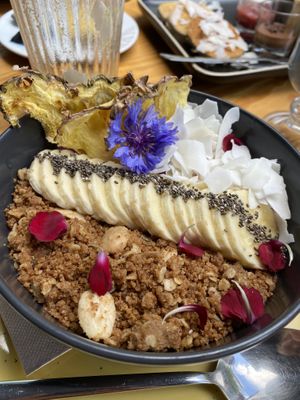Pitaya bowl at Orteá - Vegan Collective in Lisbon