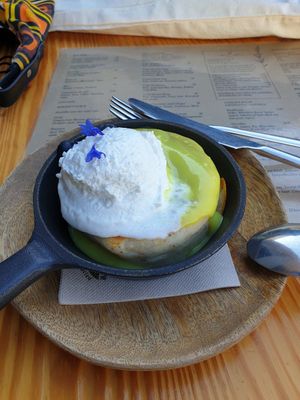 Lemon and blueberry pancake at Orteá - Vegan Collective in Lisbon