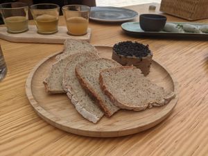 maria cheese and bread at Orteá - Vegan Collective in Lisbon
