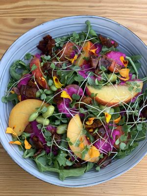 Salad bowl at Orteá - Vegan Collective in Lisbon