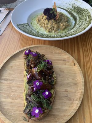 Bruschetta and risotto at Orteá - Vegan Collective in Lisbon