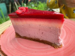 Red fruit cake, with a citric touch at Orteá - Vegan Collective in Lisbon