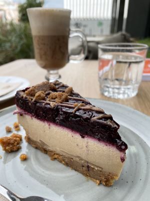 Red fruit and caramel pie at Orteá - Vegan Collective in Lisbon