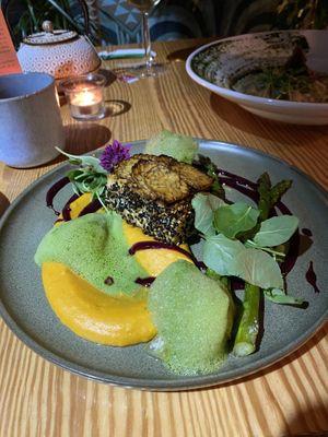 Notas de Viagem (tofu with asparagus, carrot purée, spinach foam) at Orteá - Vegan Collective in Lisbon