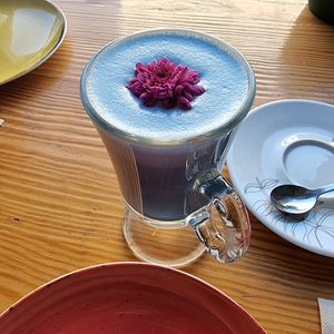 Blue latte at Orteá - Vegan Collective in Lisbon