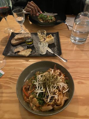The Pad thai, Bela ciao and the bread basket  at Orteá - Vegan Collective in Lisbon