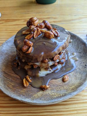 Snickers pancakes at Orteá - Vegan Collective in Lisbon