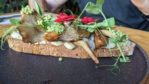 Mushroom bruschetta at Orteá - Vegan Collective in Lisbon