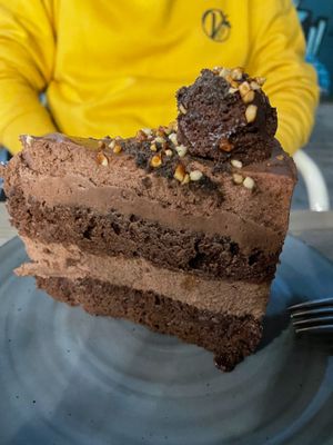 Chocolate cake with chocolate mouse and a chocolate dense ball on top at Orteá - Vegan Collective in Lisbon