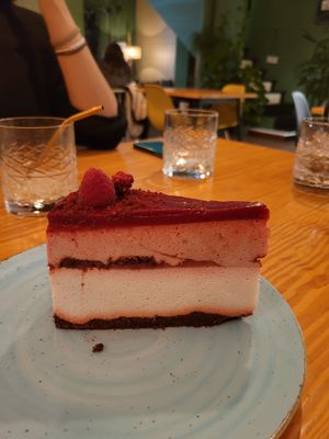 Raspberry red velvet cheesecake at Orteá - Vegan Collective in Lisbon