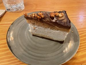 Bolo snickers  at Orteá - Vegan Collective in Lisbon