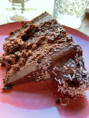 Chocolate mouse and coconut cake at Orteá - Vegan Collective in Lisbon