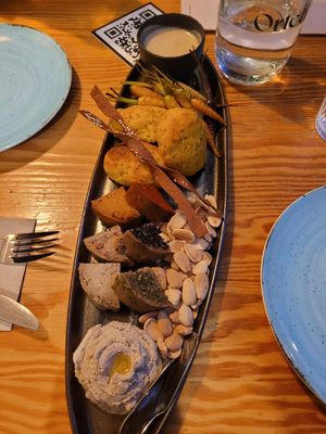 Cheeseboard, 18€ at Orteá - Vegan Collective in Lisbon