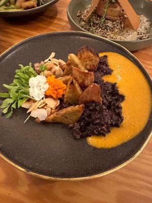 Risotto with banana chips at Orteá - Vegan Collective in Lisbon