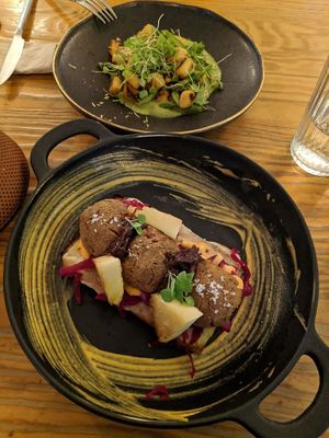 Süßkartoffelgnocci und Meatballs (unten) at Orteá - Vegan Collective in Lisbon