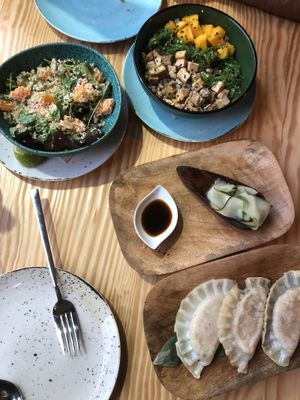 Fresh. Gioza & 2 salads at Orteá - Vegan Collective in Lisbon