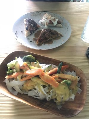 Amazing mango curry and waffles at Orteá - Vegan Collective in Lisbon