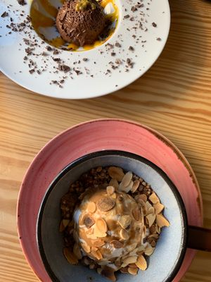 Chocolate mousse and roasted peaches, crumble and homemade ice cream skillet at Orteá - Vegan Collective in Lisbon