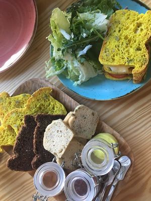 Bread board and tuna melt sandwich (all vegan) at Orteá - Vegan Collective in Lisbon