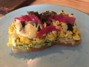 Bruschetta with scrambled tofu at Orteá - Vegan Collective in Lisbon