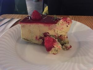 Macha and raspberry at Orteá - Vegan Collective in Lisbon