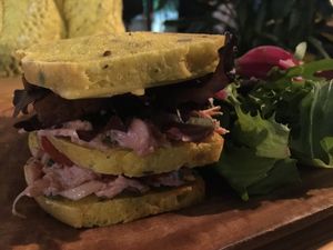 Jackfruit sandwich at Orteá - Vegan Collective in Lisbon