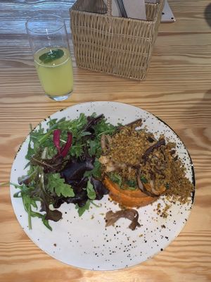 Juice and lunch at Orteá - Vegan Collective in Lisbon