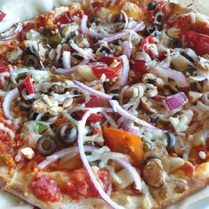 love the thin crust.  vegan sausage very good at Mod Pizza in Simi Valley