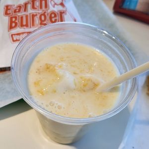 Peach on Earth shake. at Earth Burger in San Marcos