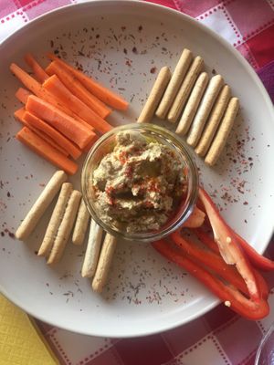 Hummus starter, very nice garlicky hummus 😋 at Captain's Table in Terceira