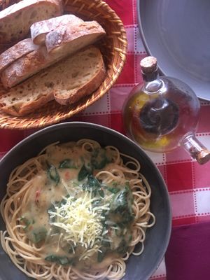 Vegan spinach pasta with bread and olive oil 😋 at Captain's Table in Terceira