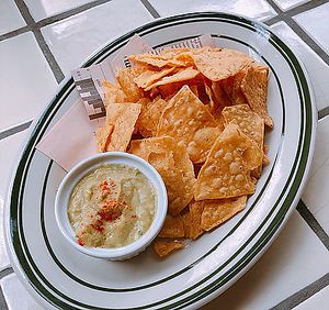 AVOCADO HUMMUS
& TORTILLA TIPS ¥800+tax at Para Taco - Maybe closed in Tokyo