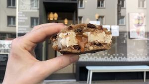 inbetwiener  at Veganista Ice Cream VI in Vienna