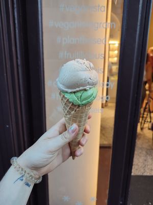 Hazelnut and matcha at Veganista Ice Cream VI in Vienna
