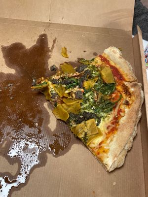 Pizzaen nr 55 var rigtig god, med friske råvarer. Smakte bedre end den ser ud😄
MEN selve stedet trænger til en kærlig hånd, så faldefærdigt ud og nusset ud! at Venezia Pasta House - Maybe closed in Copenhagen