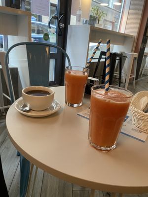 Fresh juice at Cakester Cafe in Krakow