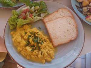 Scrambled tofu at Cakester Cafe in Krakow