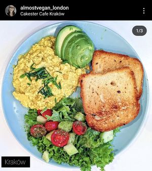 Scrambled tofu with avocado at Cakester Cafe in Krakow