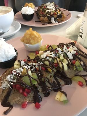 Pancake y waffle veganos at Cakester Cafe in Krakow