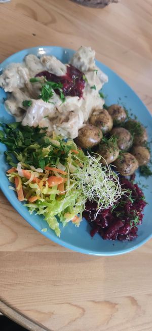 "Chicken" in blue "cheese" sauce at Vegan Spot in Elblag