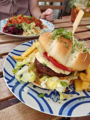 Burger z frytkami i gulasz węgierski z plackami ziemniaczanymi at Vegan Spot in Elblag