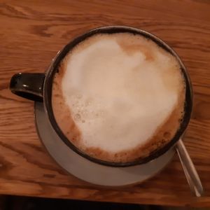 Almond cappuccino at Iss Dich Glücklich in Munich