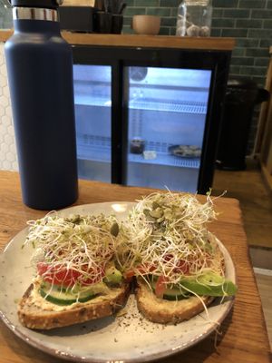 Avocado bites at Iss Dich Glücklich in Munich